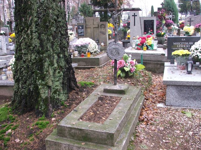 Czesław Tylutki 1926 Krosno - Grobonet - Wyszukiwarka osób pochowanych