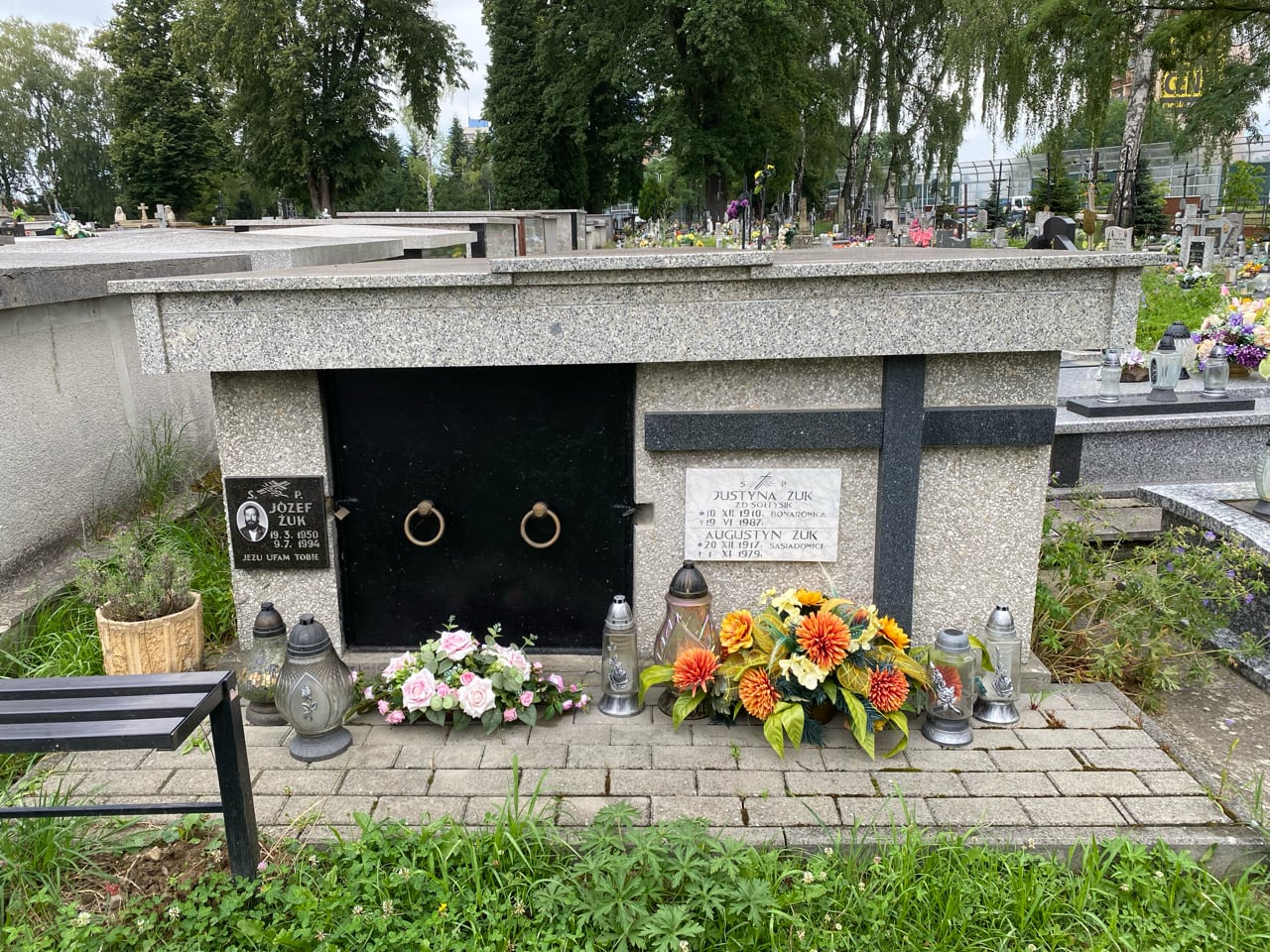 Justyna Żuk 1910 Krosno - Grobonet - Wyszukiwarka osób pochowanych