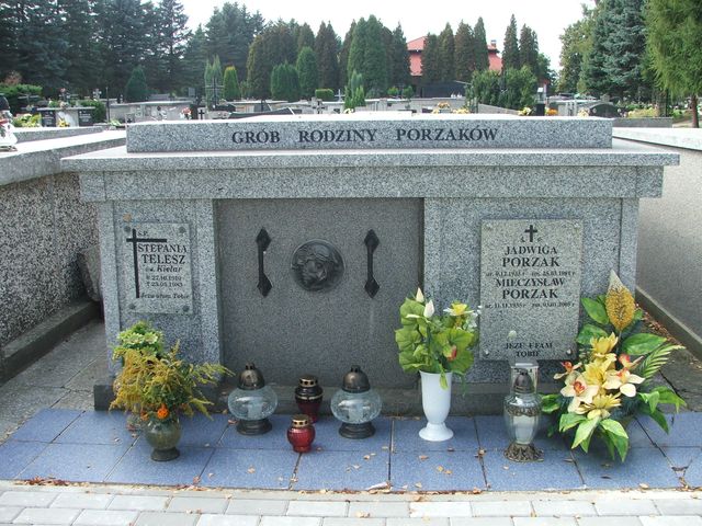 Halina Porzak 1939 Krosno - Grobonet - Wyszukiwarka osób pochowanych
