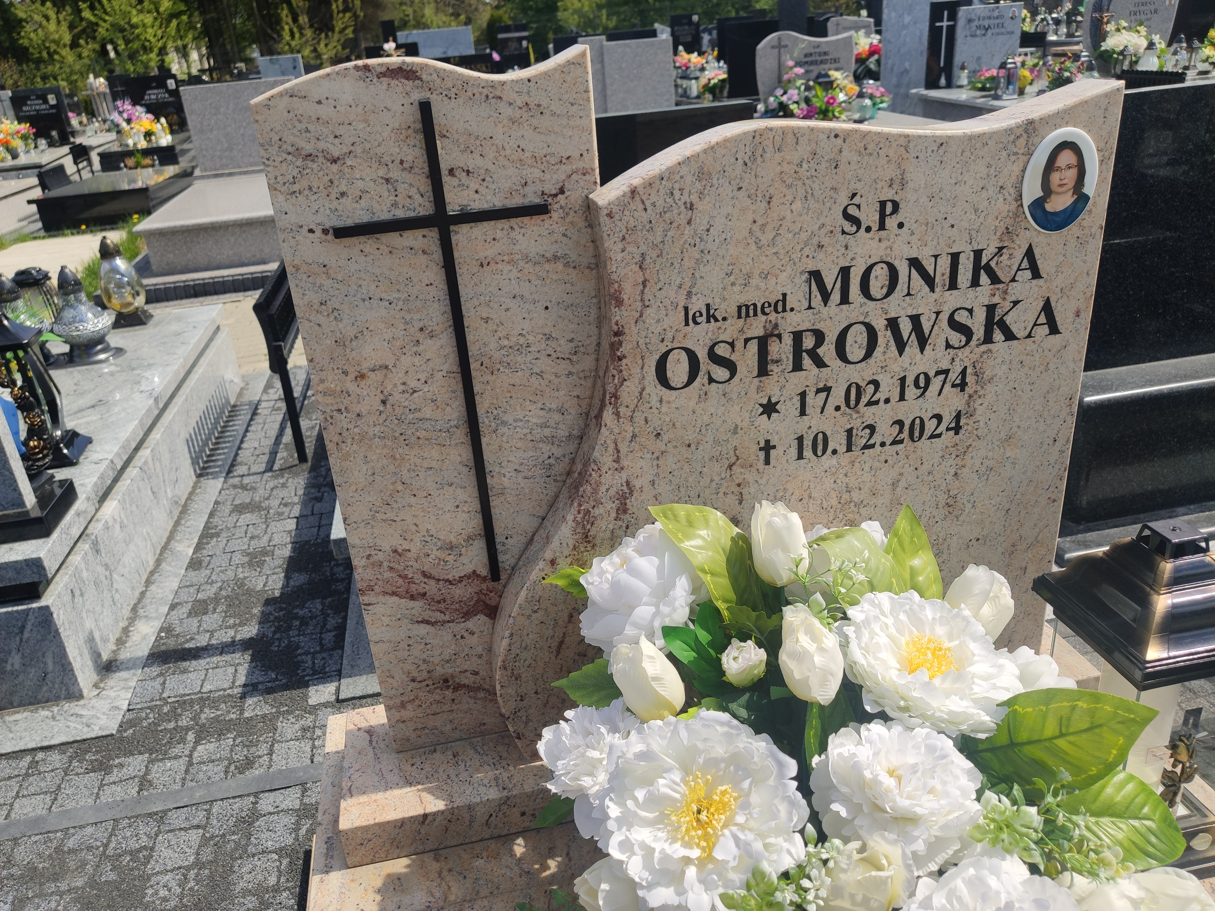 Monika Ostrowska 1974 Krosno - Grobonet - Wyszukiwarka osób pochowanych