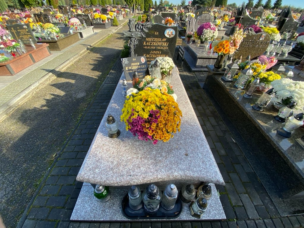 Piotr Kaczkowski 1974 Krosno - Grobonet - Wyszukiwarka osób pochowanych