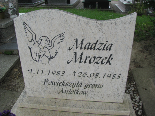 Magdalena Mrozek 1983 Krosno - Grobonet - Wyszukiwarka osób pochowanych