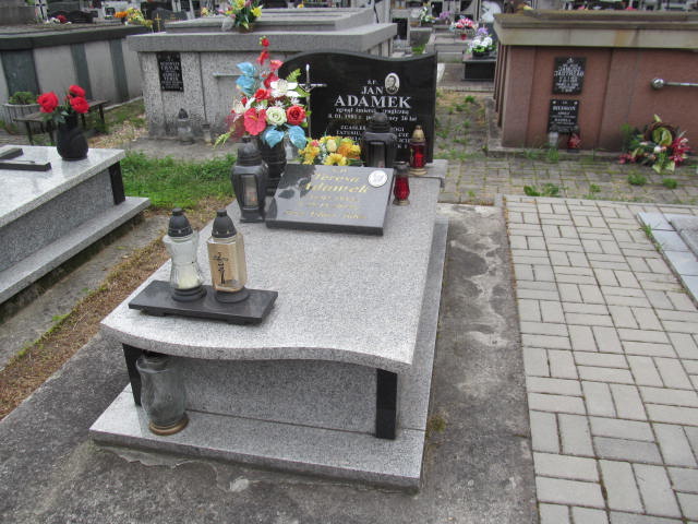 Grób Jan Adamek